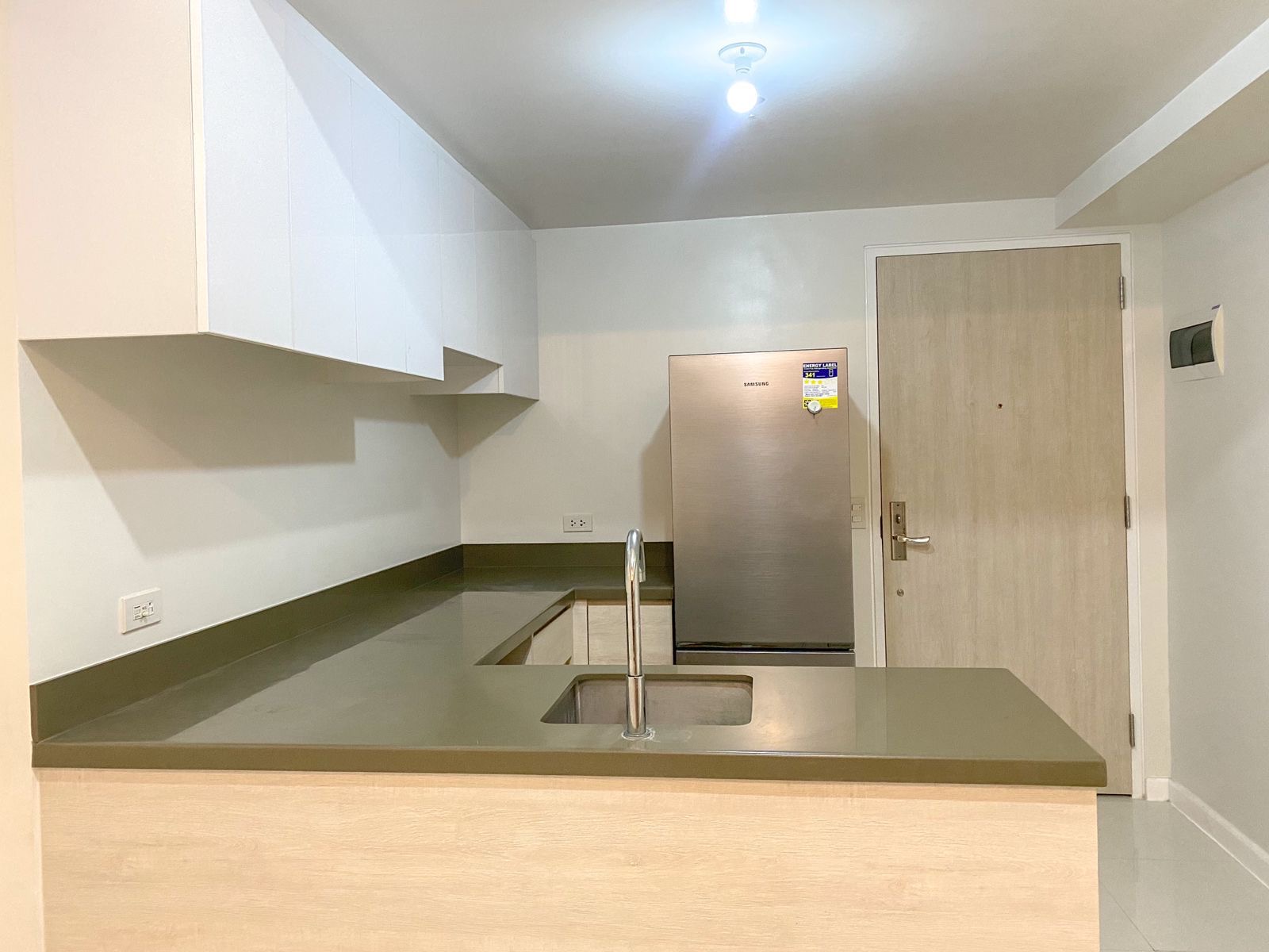 1BR Unit for sale in Mandani Bay Suites, Mandaue