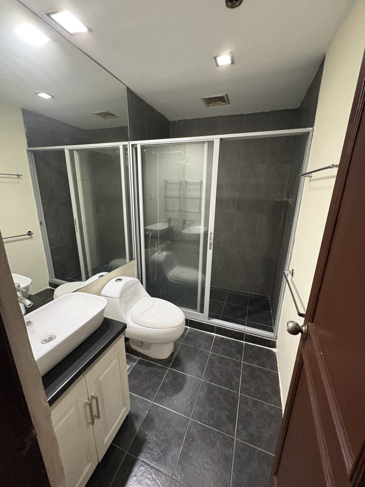 2BR unit for lease in AIC GOLD TOWER, Ortigas